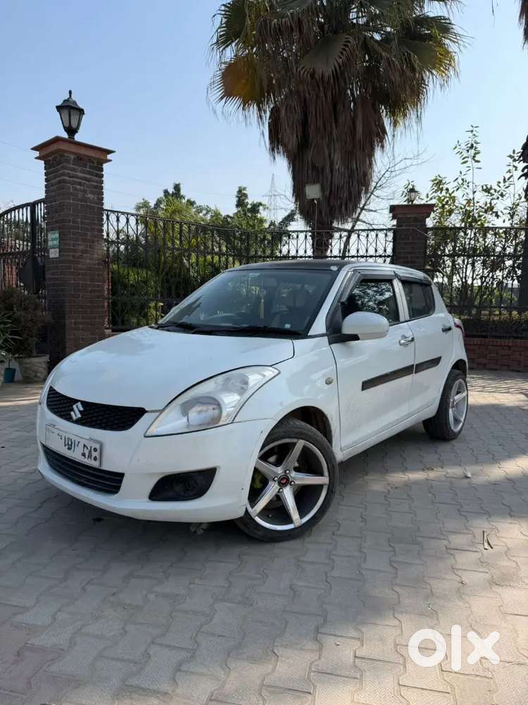 Maruti Suzuki Swift 2013 Cng & Hybrids Well Maintained
