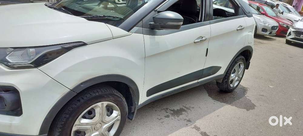 Tata Nexon 1.5 Revotorq Xm (s), 2022, Diesel