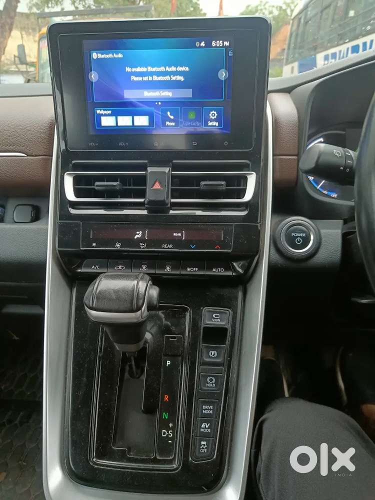 Toyota Innova Hycross 2023