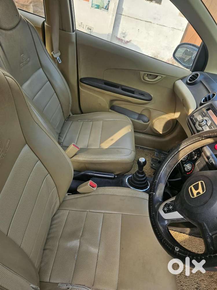 Honda Brio V Mt, 2013, Petrol