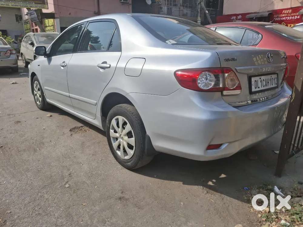 Corolla Altis J
2012,(model,march)
2nd Owner 
Petrol
Km=98,000