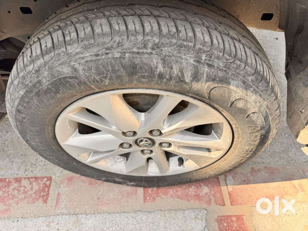 Toyota Innova Crysta 2.4 V 8 Str, 2017, Diesel