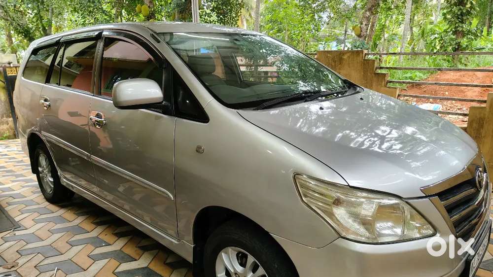 Toyota Innova 2012 G