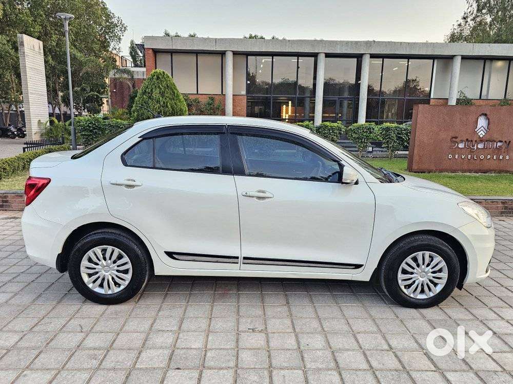 Maruti Suzuki Dzire 1.2 Vxi Amt, 2022, Petrol