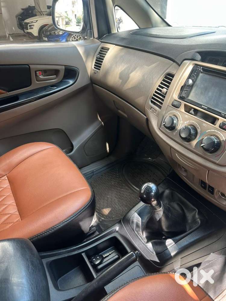 Toyota Innova 2015, 8 Lack