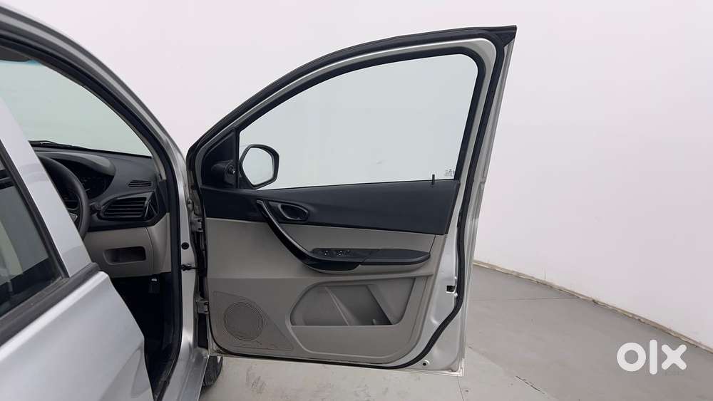 Tata Tiago 1.2 Revotron Xt, 2017, Petrol