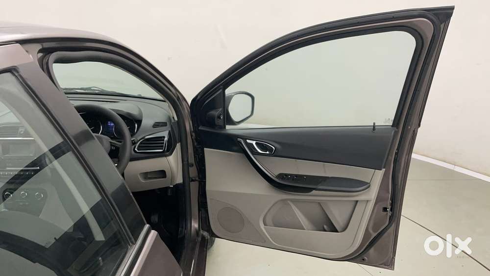 Tata Tiago Xza, 2018, Petrol