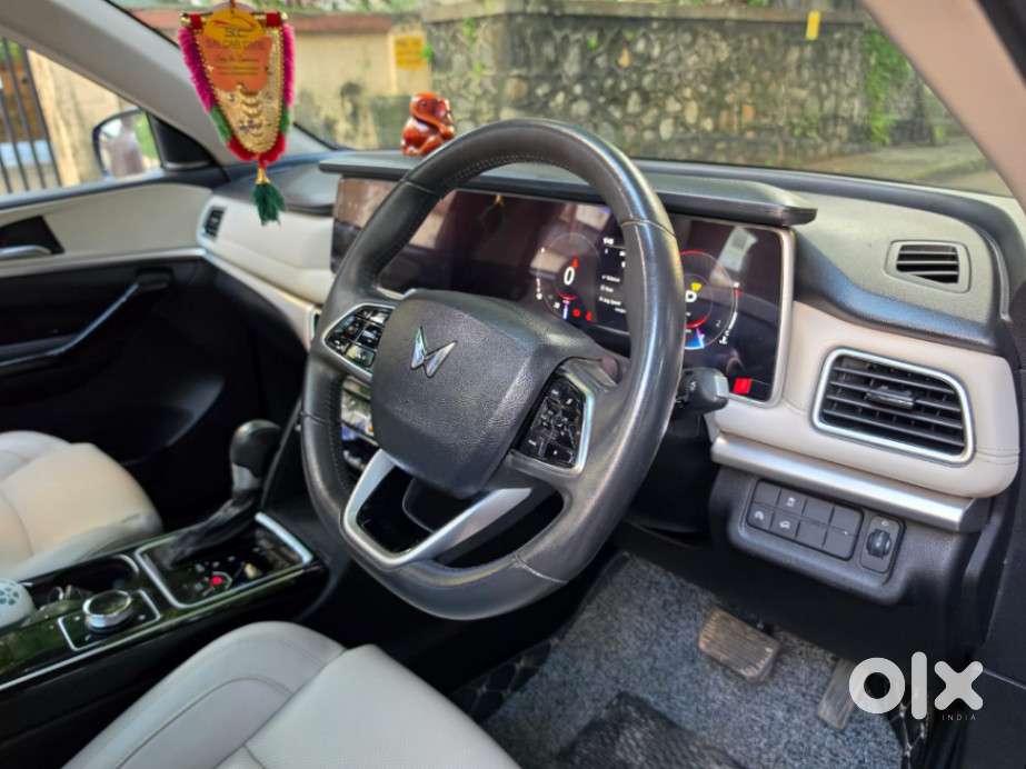 Mahindra Xuv700 2.2 Ax 7 Diesel At Luxury Pack Str, 2023, Diesel
