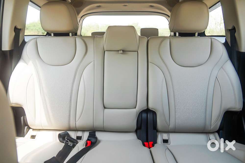 Mahindra Xuv700 Ax7l 6 Str At, 2023, Petrol