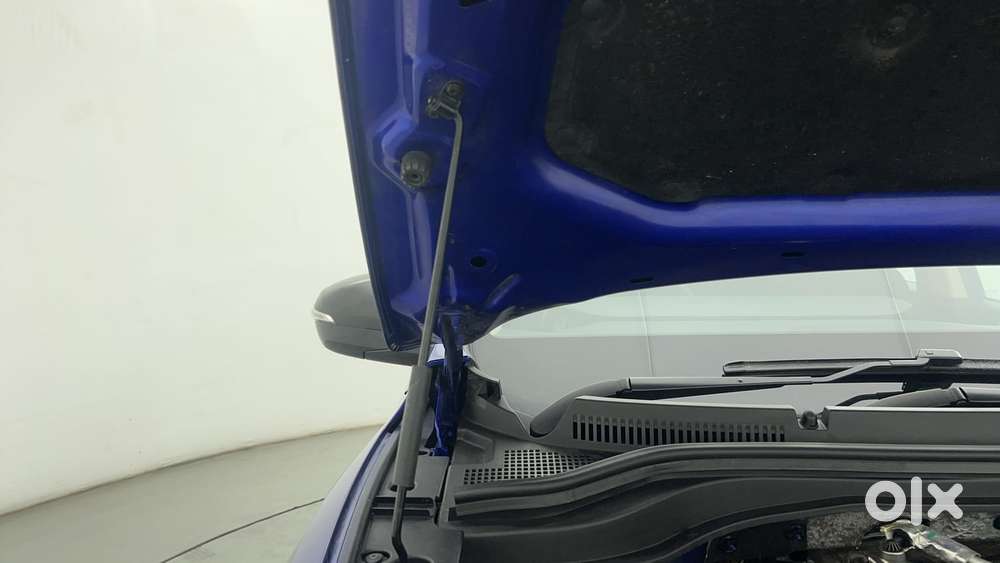 Mahindra Xuv700 2.2 Ax 5 Diesel At Str, 2023, Diesel