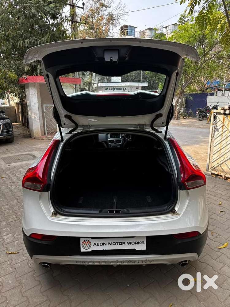 Volvo V40 Cross Country 2015 Diesel In Good Condition