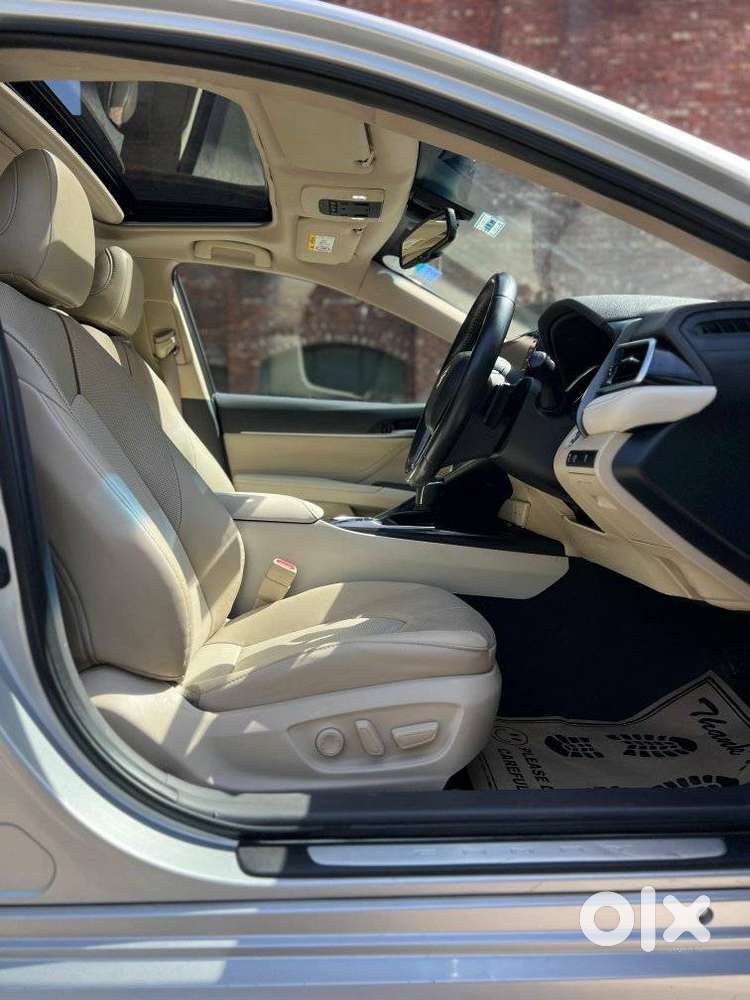 Toyota Camry Hybrid, 2022, Cng & Hybrids