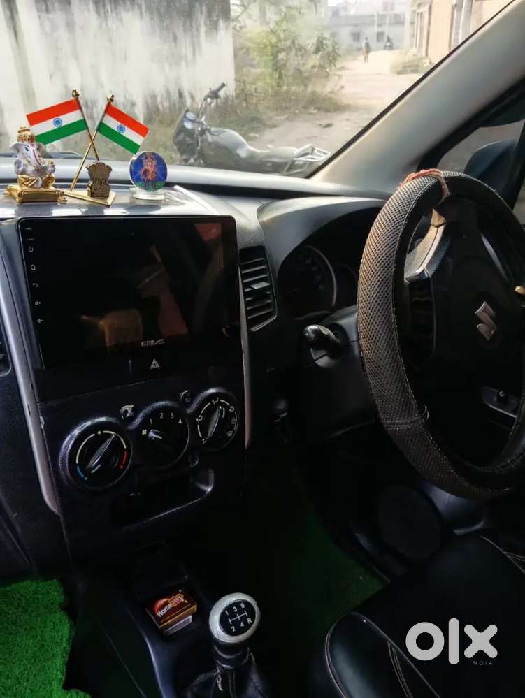 2 Caar Hai.. Parking Me Problem H Isliy Sale Karna Pad Rha Hai..