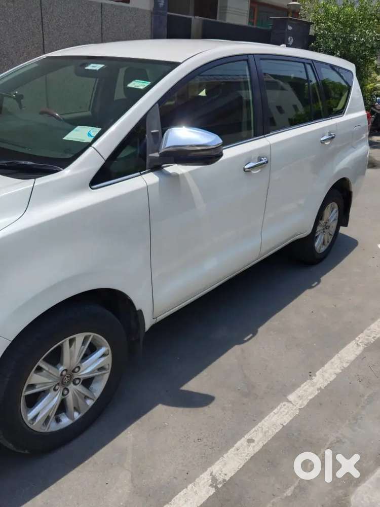 Toyota Innova Crysta - 2.4zx Mt