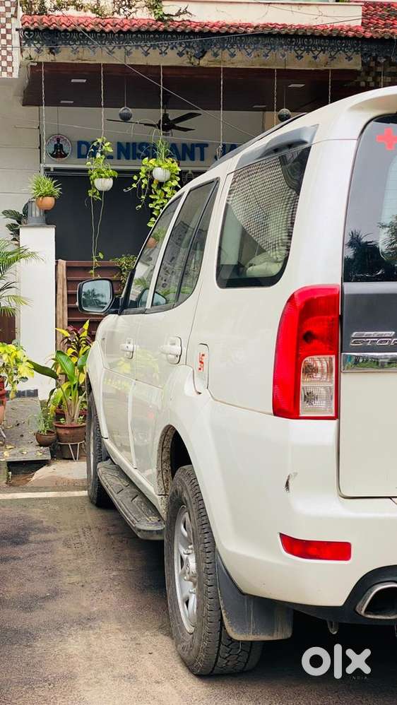 Tata Safari Storme 2015