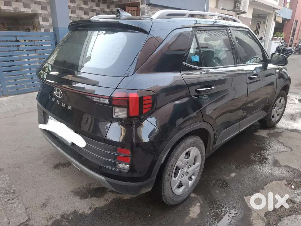 Hyundai Venue 2022 Petrol 67000 Km Driven