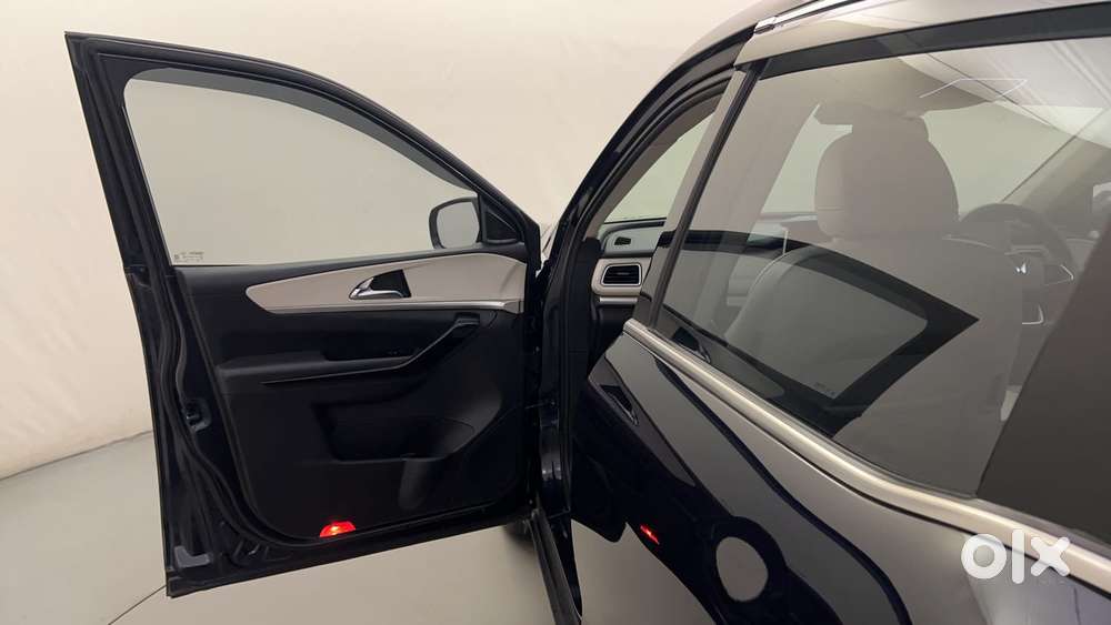 Mahindra Xuv700 2.2 Ax 7 Diesel At Luxury Pack Str, 2023, Diesel