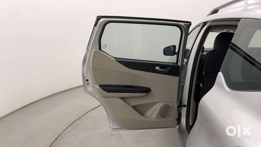 Renault Triber Rxz, 2022, Petrol