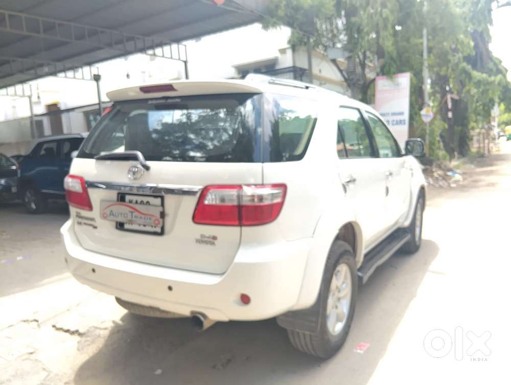 Toyota Fortuner 4x4 Manual Limited Edition, 2011, Diesel