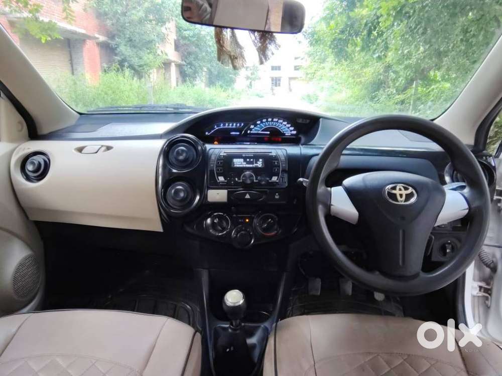 Toyota Etios Liva V Dual Tone, 2018, Petrol