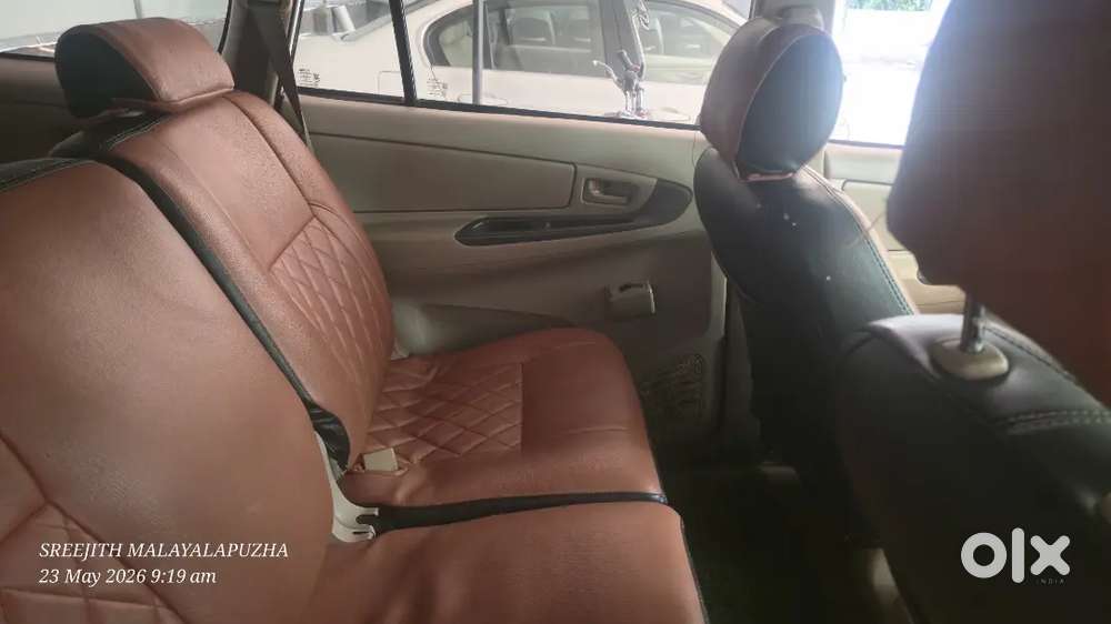 Innova 8 Seater Central Ac