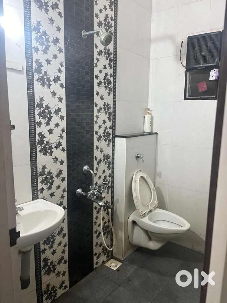 1 single room only vegetarians Alape 3 minute from main road 5000/-