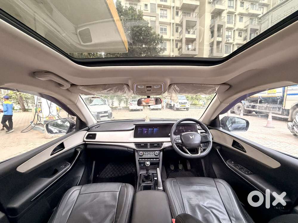 Mahindra Xuv700 2.0 Ax 5 Petrol Mt 7 Str, 2021, Petrol