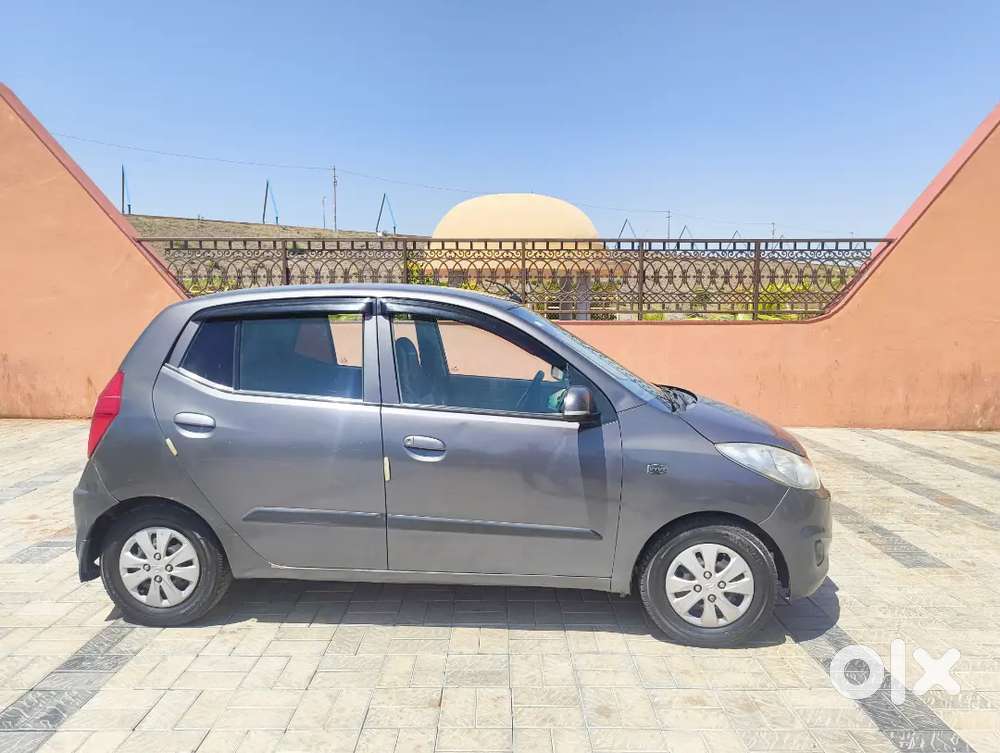 Urgent Sale: I10 Sportz 2011  82.5k Km  Clean & Maintained