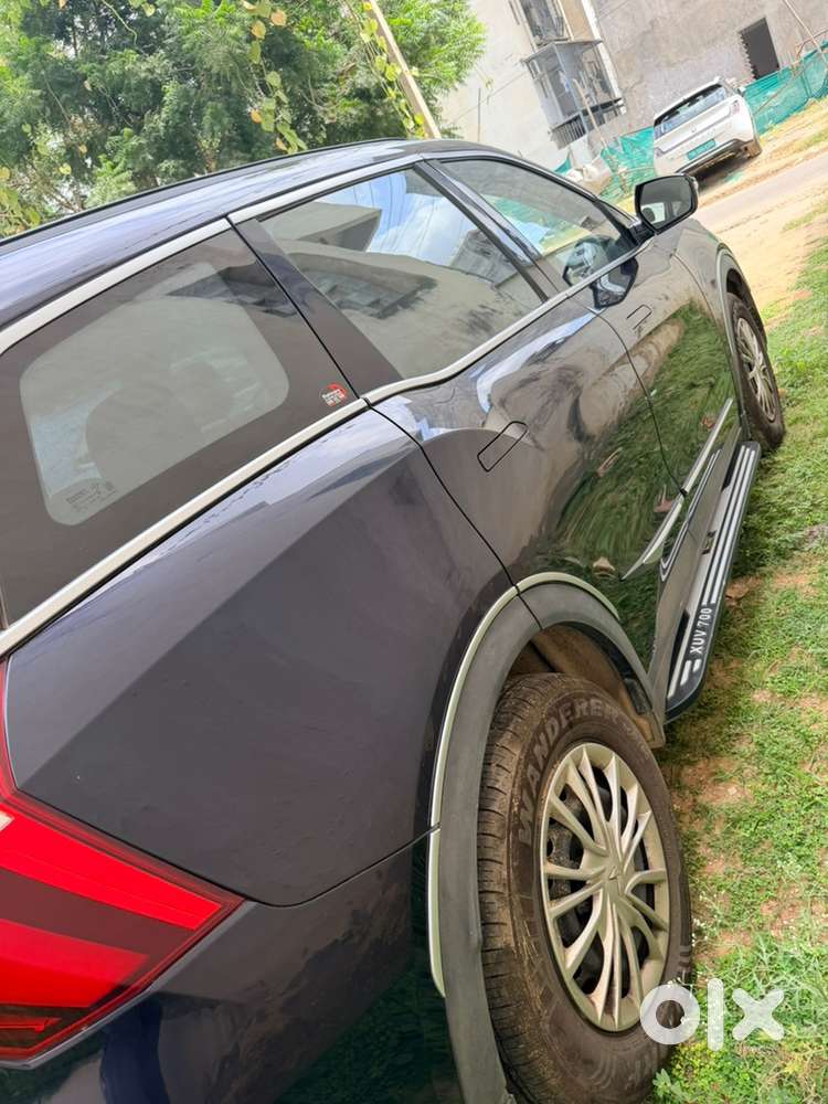 Mahindra Xuv700 Petrol 2025