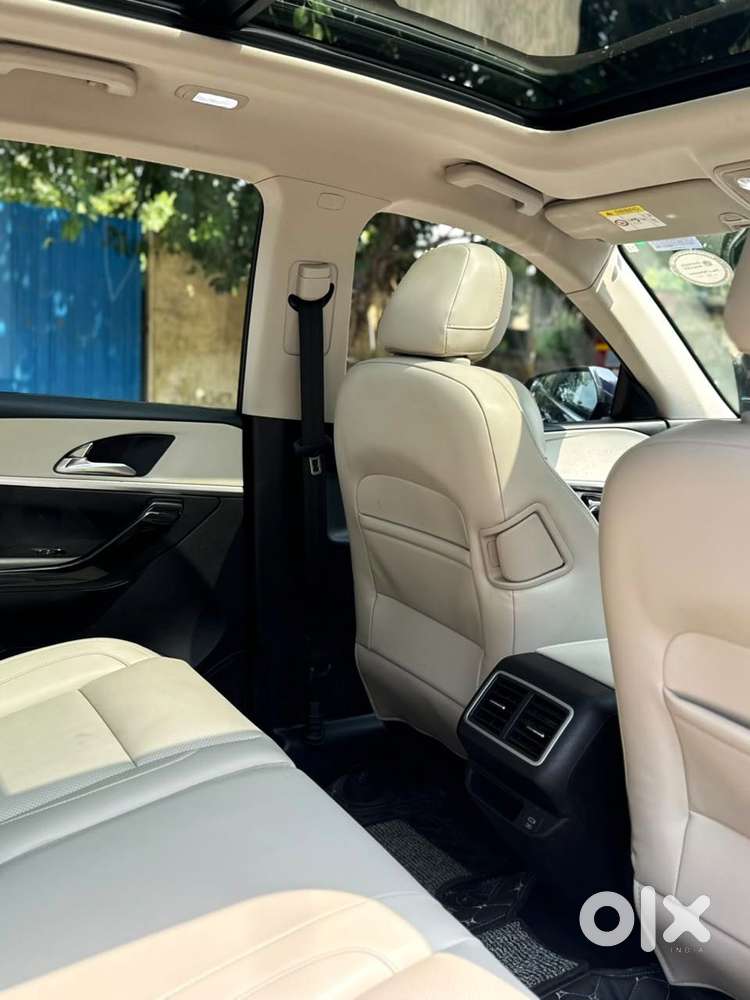 Mahindra Xuv700 2.0 Ax 7 Petrol At Str, 2024, Petrol