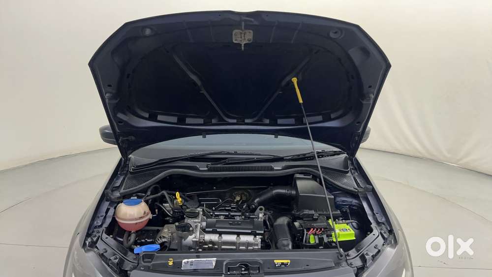 Volkswagen Polo Petrol Highline 1.2l, 2015, Petrol
