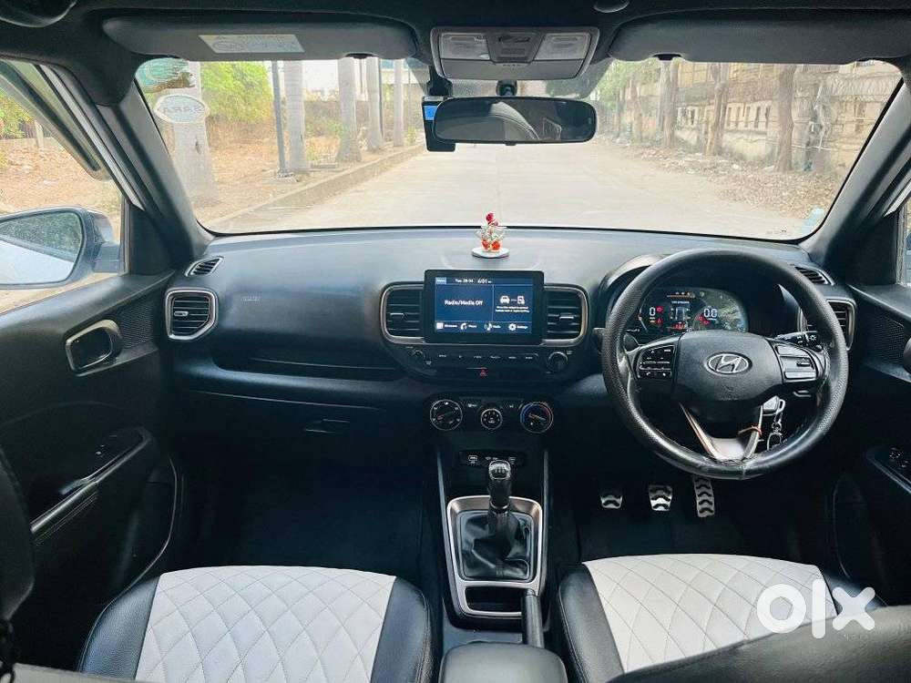Hyundai Venue S(o) Knight Edition Mt, 2023, Petrol