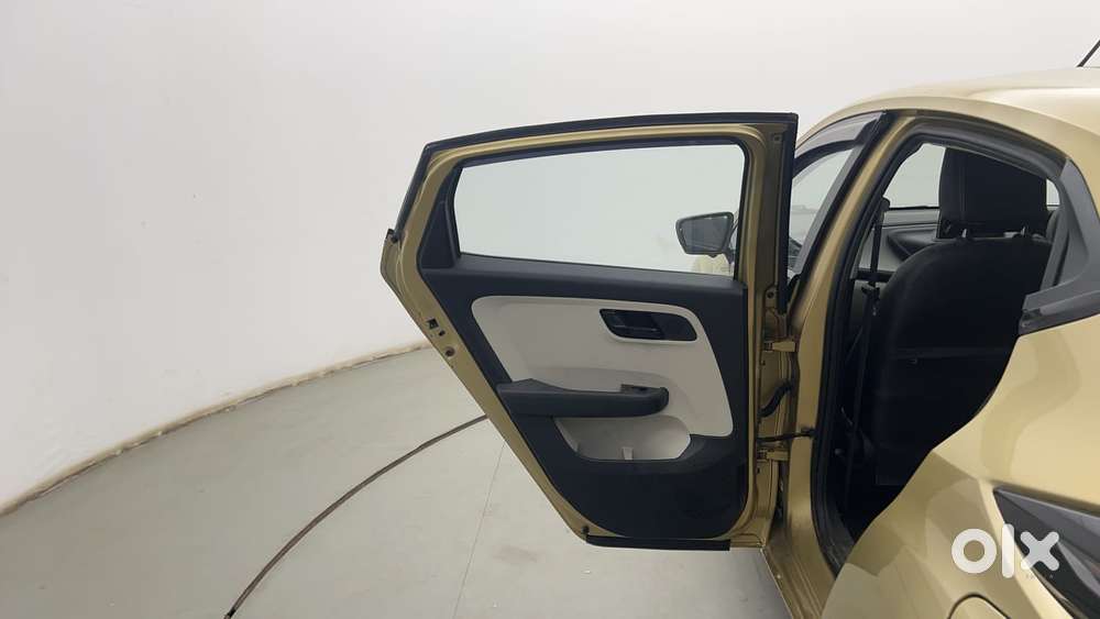 Tata Altroz 1.2 Xm Plus, 2021, Petrol