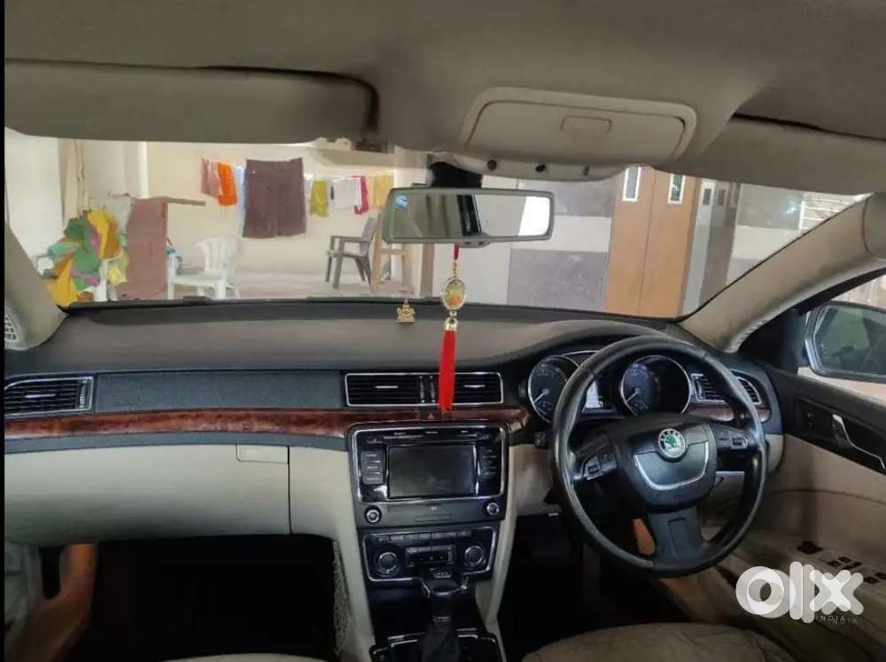 Skoda Superb 2013 Petrol 100000 Km Driven