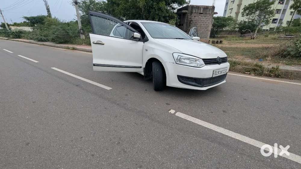 Volkswagen Polo Petrol Manual 2011