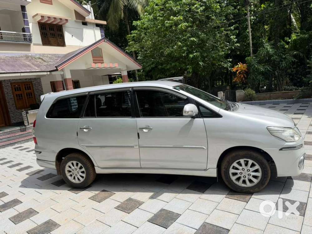 Toyota Innova 2012 V Option
