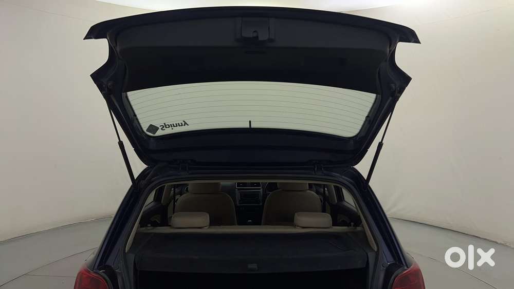 Volkswagen Polo Petrol Highline 1.2l, 2015, Petrol