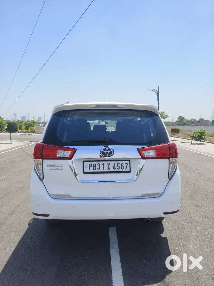 Toyota Innova Crysta 2.4 G Mt, 2023, Diesel