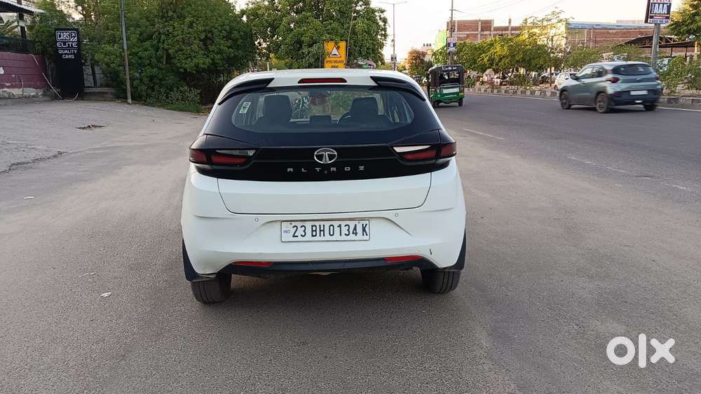 Tata Altroz 1.2 Xm Plus, 2023, Petrol