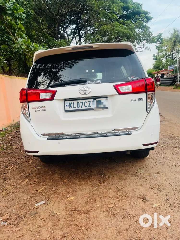 Innova Crysta 2022