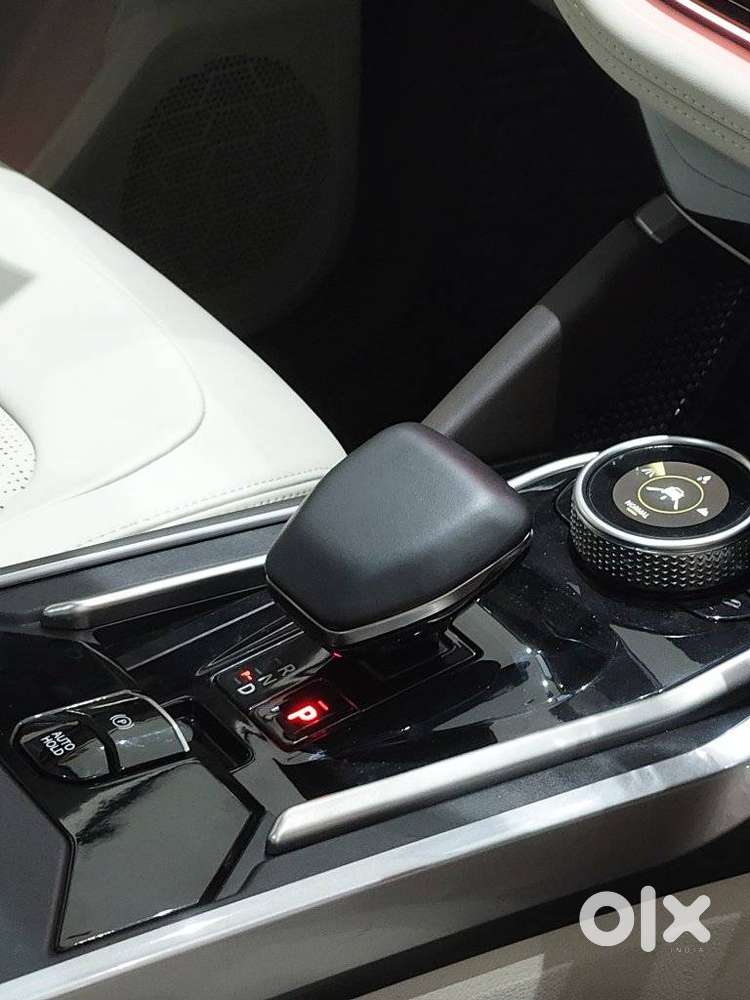 Tata Safari Accomplished Dark Edition At, 2024, Diesel