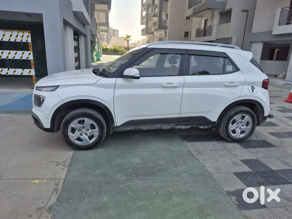 Hyundai Venue 2022 Petrol 62430 Km Driven