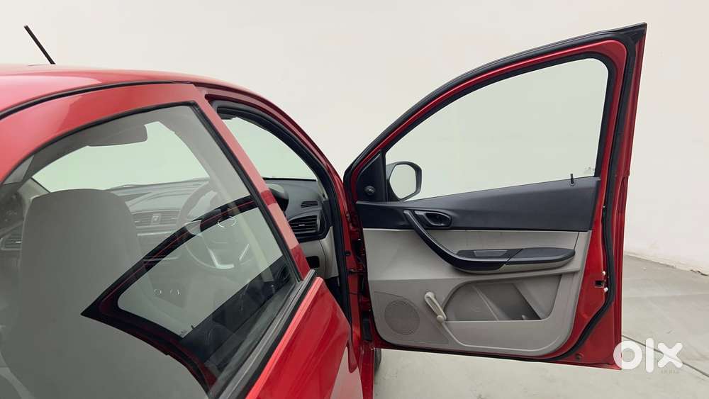 Tata Tiago 1.2 Revotron Xb, 2017, Petrol