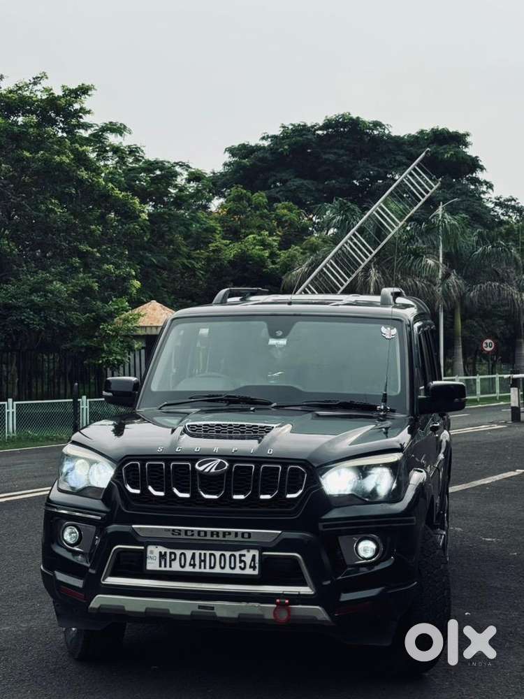 Mahindra Scorpio S11 Black 2019