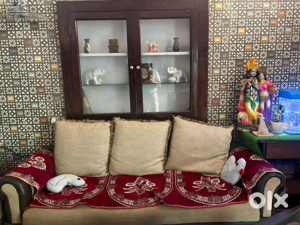 A sofa for sell