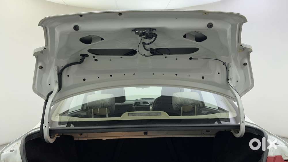 Maruti Suzuki Dzire Vxi Ags, 2021, Petrol