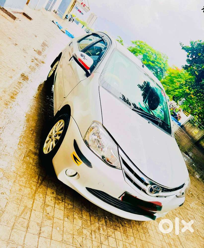 Toyota Etios 1.5 V 2013