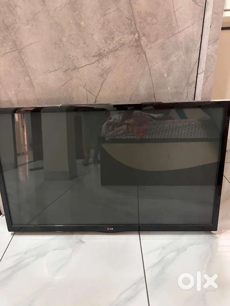 32 inchi lcd 5 years old
