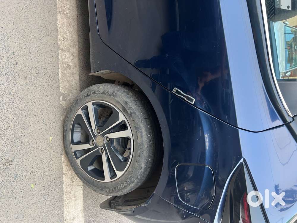 Tata Altroz 2023 Xz Cng Alloys, Touchscreen , Mint Condition23000kms