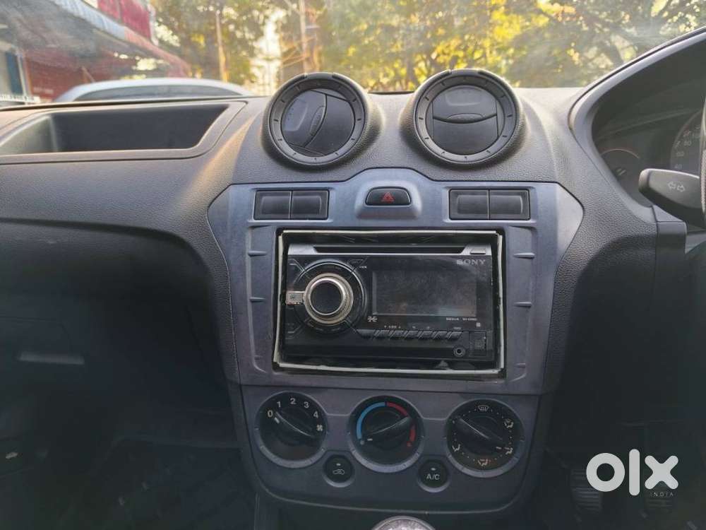 Ford Figo, 2015, Petrol